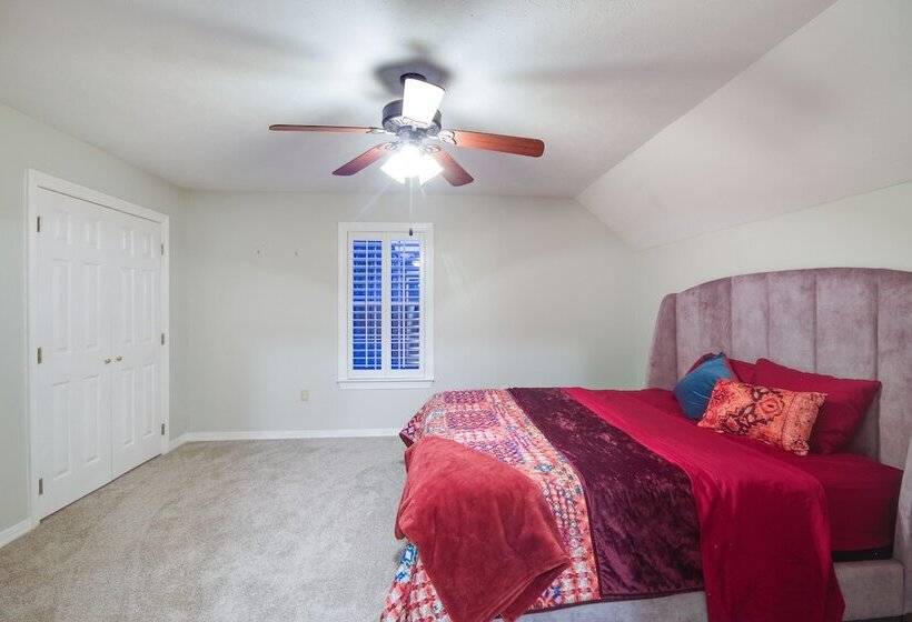 Welcoming Brandon Home W/ Pool & Screened In Deck