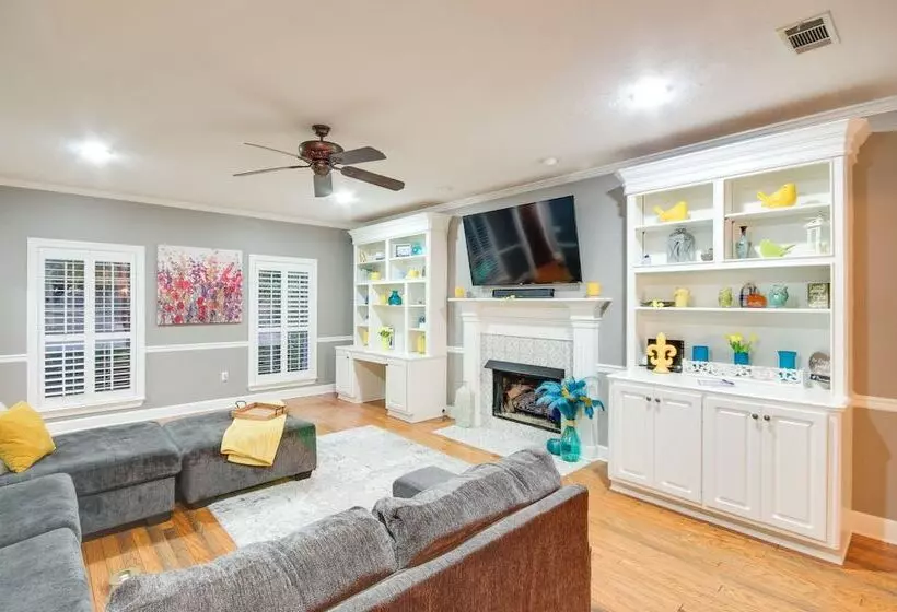 Welcoming Brandon Home W/ Pool & Screened In Deck