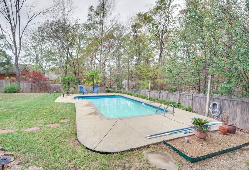 Welcoming Brandon Home W/ Pool & Screened In Deck
