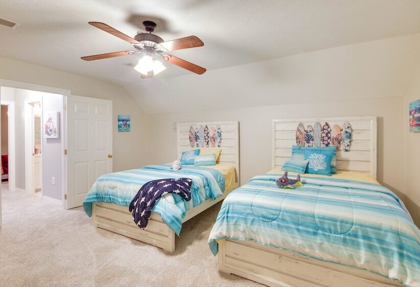 Welcoming Brandon Home W/ Pool & Screened In Deck