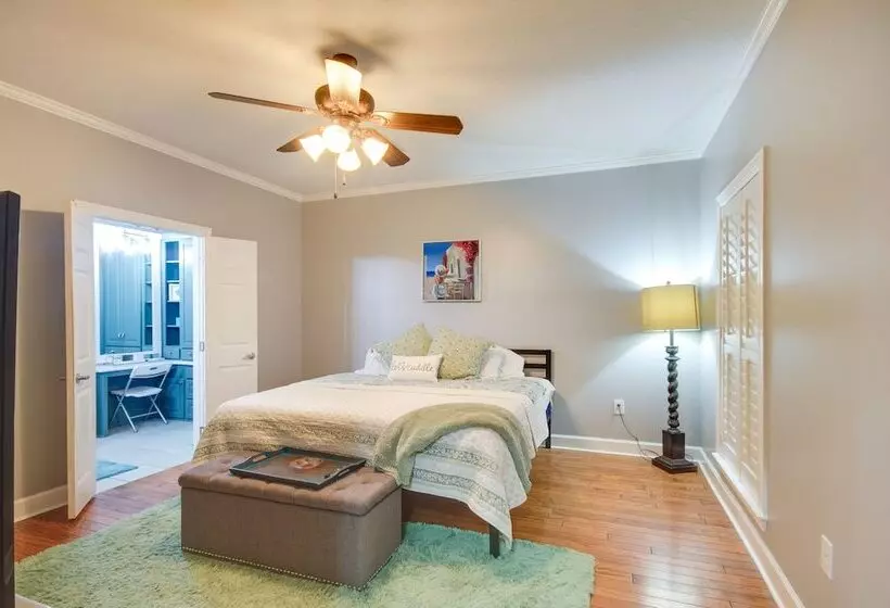 Welcoming Brandon Home W/ Pool & Screened In Deck