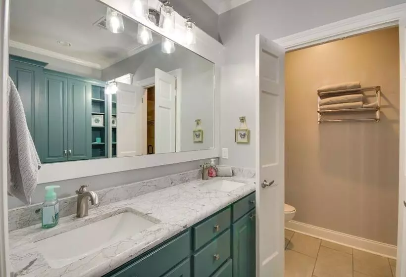 Welcoming Brandon Home W/ Pool & Screened In Deck