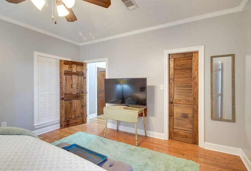 Welcoming Brandon Home W/ Pool & Screened In Deck