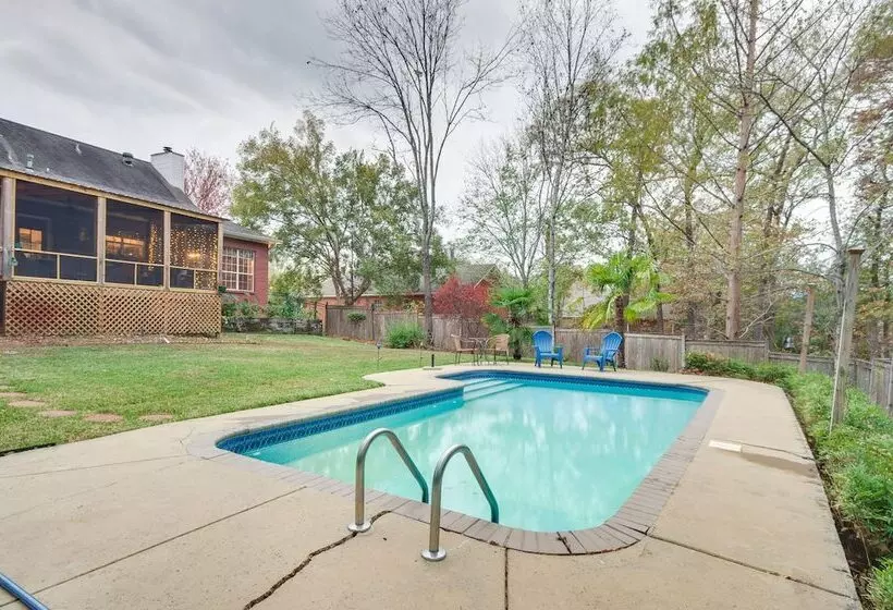 Welcoming Brandon Home W/ Pool & Screened In Deck