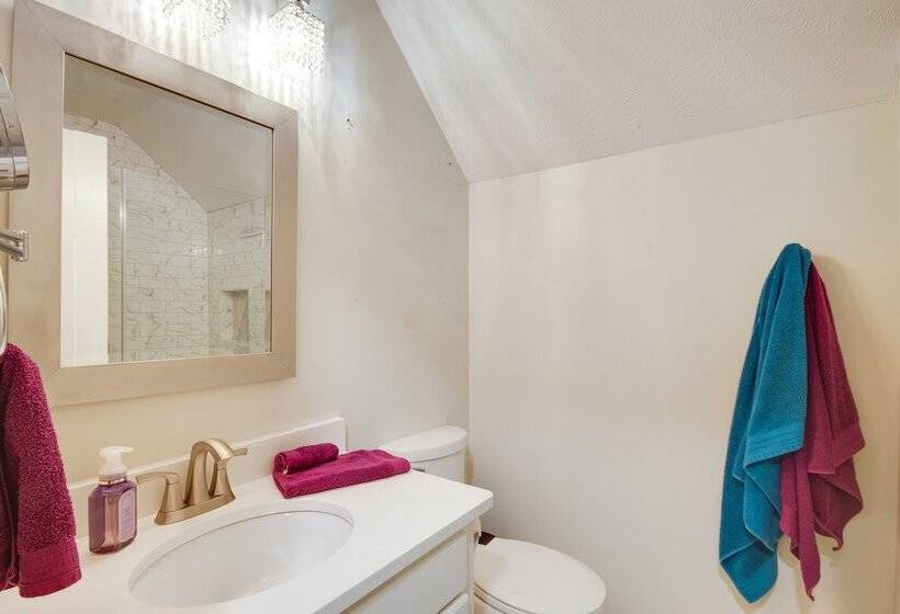 Welcoming Brandon Home W/ Pool & Screened In Deck