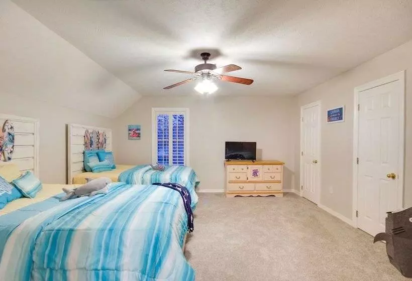 Welcoming Brandon Home W/ Pool & Screened In Deck