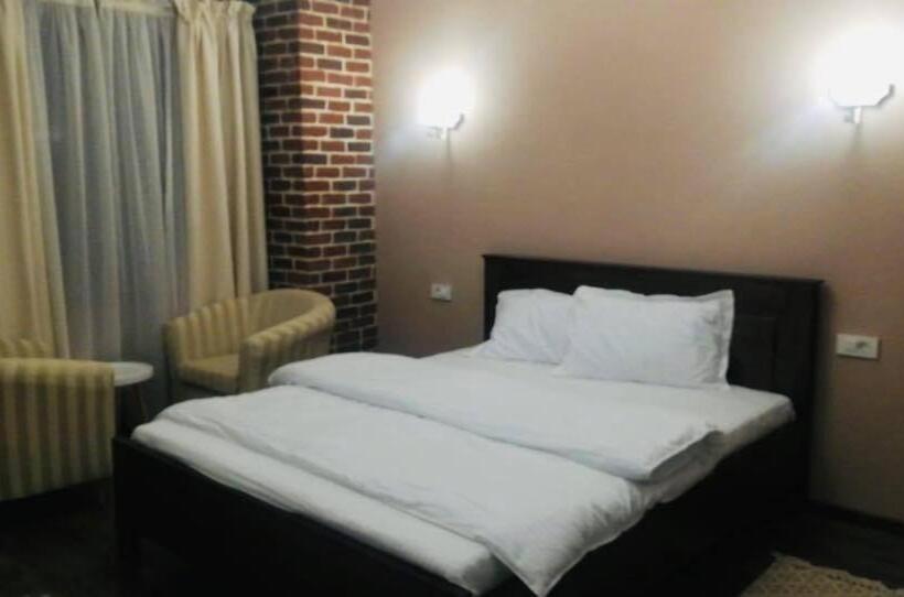 مبيت وإفطار Popasul Din Pietrar