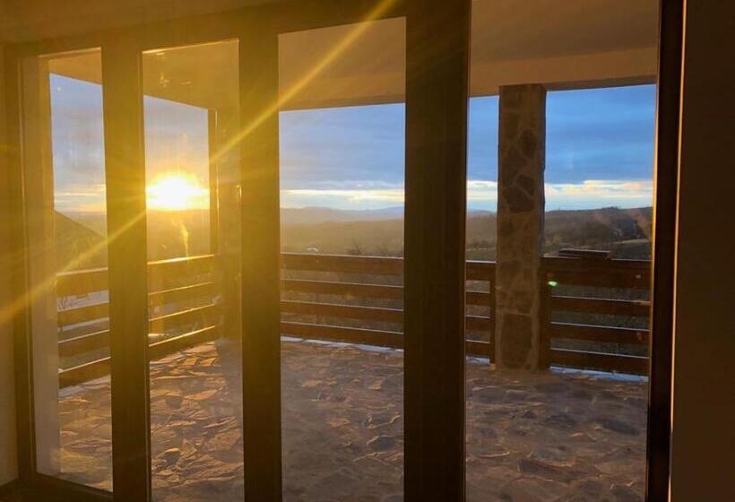 مبيت وإفطار Popasul Din Pietrar