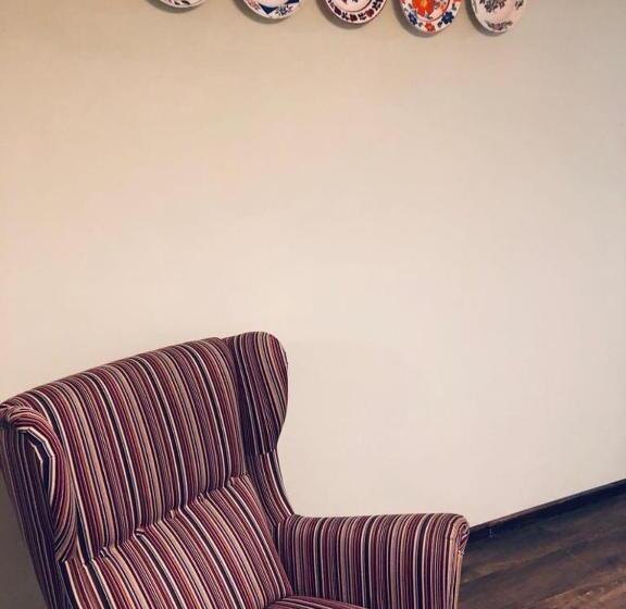 مبيت وإفطار Popasul Din Pietrar