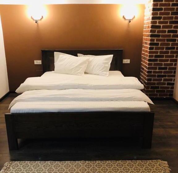 مبيت وإفطار Popasul Din Pietrar