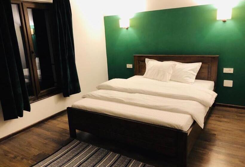 مبيت وإفطار Popasul Din Pietrar