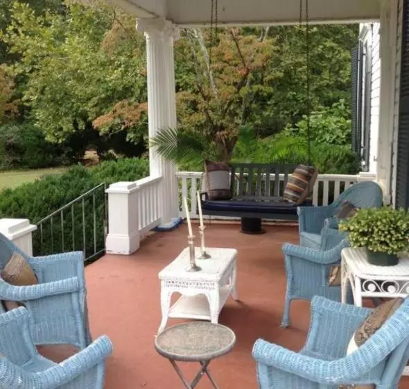 ベッドアンドブレックファースト Springwood Inn