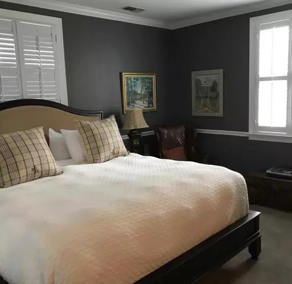 ベッドアンドブレックファースト Springwood Inn