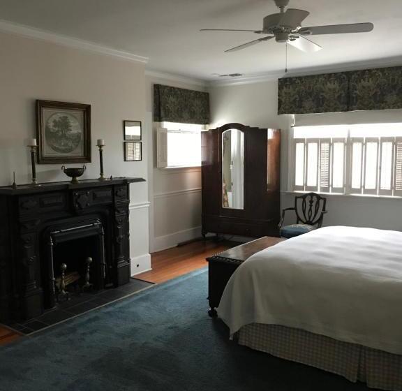 ベッドアンドブレックファースト Springwood Inn