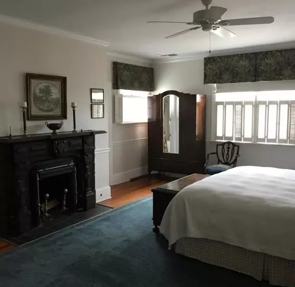 ベッドアンドブレックファースト Springwood Inn