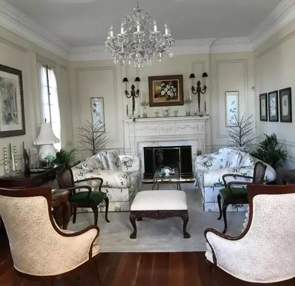 ベッドアンドブレックファースト Springwood Inn