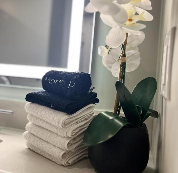 Premier Escape Tysons 4 Beds