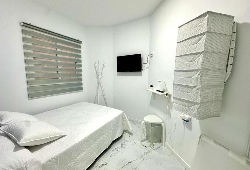 Alcalá Retreat: Ocean View & Modern Comfort