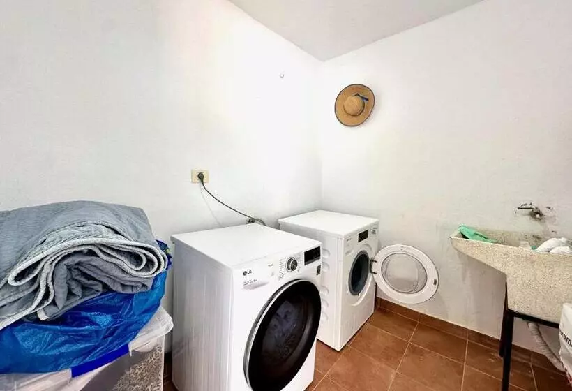 Alcalá Retreat: Ocean View & Modern Comfort