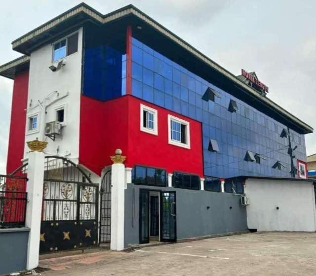 בית מלון כפרי L Empire