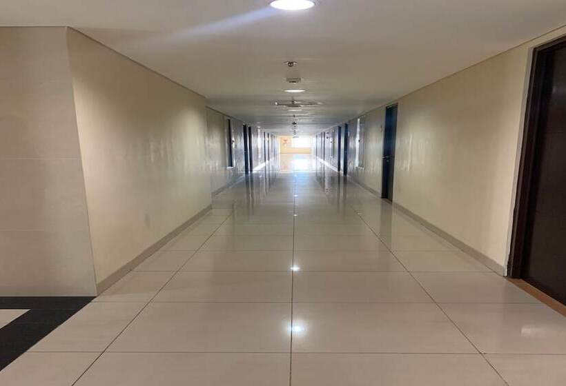 בית מלון כפרי Capital O 93636 La Grande Apartment By Ujm