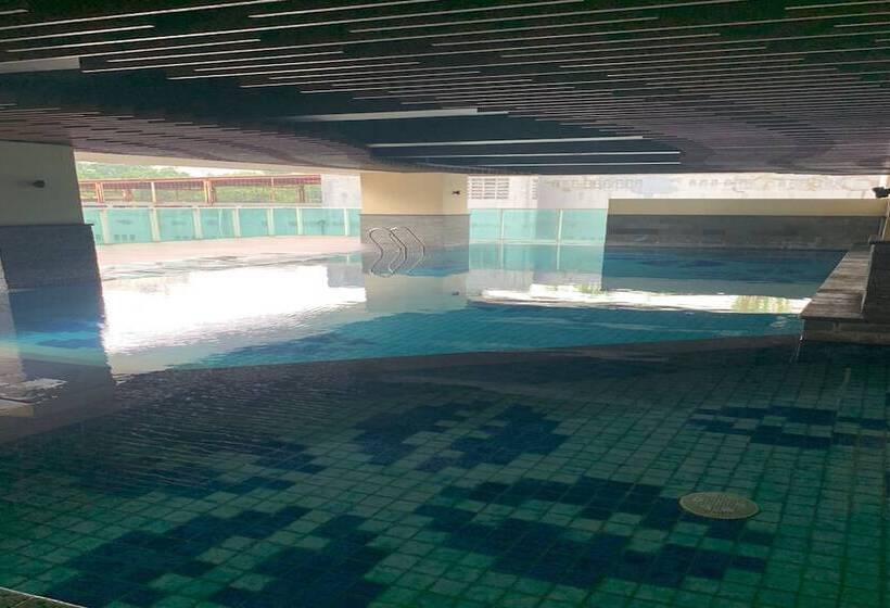 בית מלון כפרי Capital O 93636 La Grande Apartment By Ujm