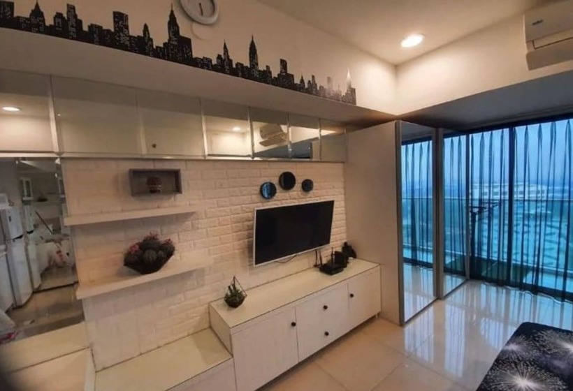 בית מלון כפרי Capital O 93636 La Grande Apartment By Ujm