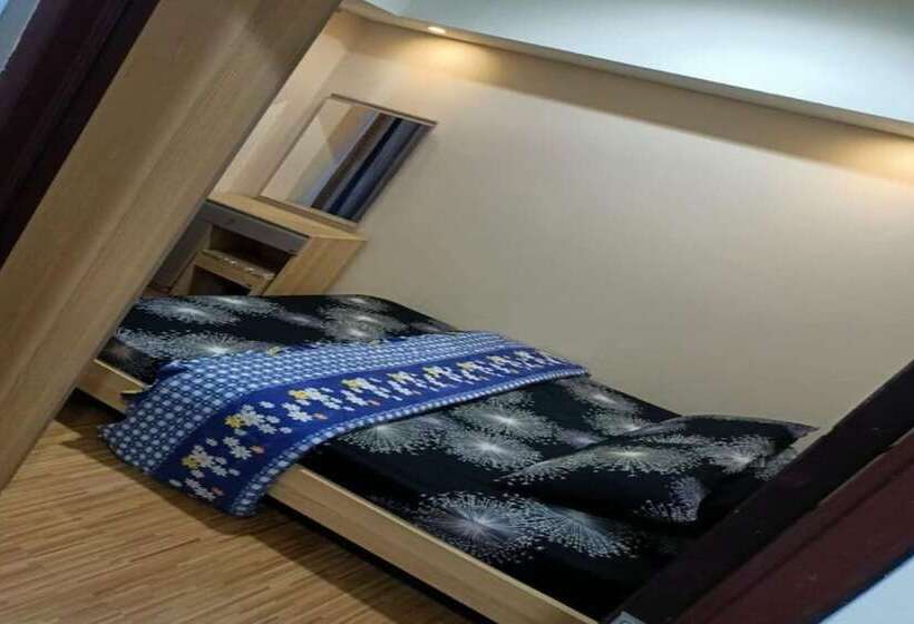 בית מלון כפרי Capital O 93636 La Grande Apartment By Ujm