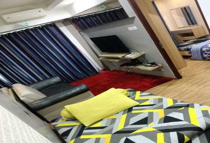 בית מלון כפרי Capital O 93636 La Grande Apartment By Ujm