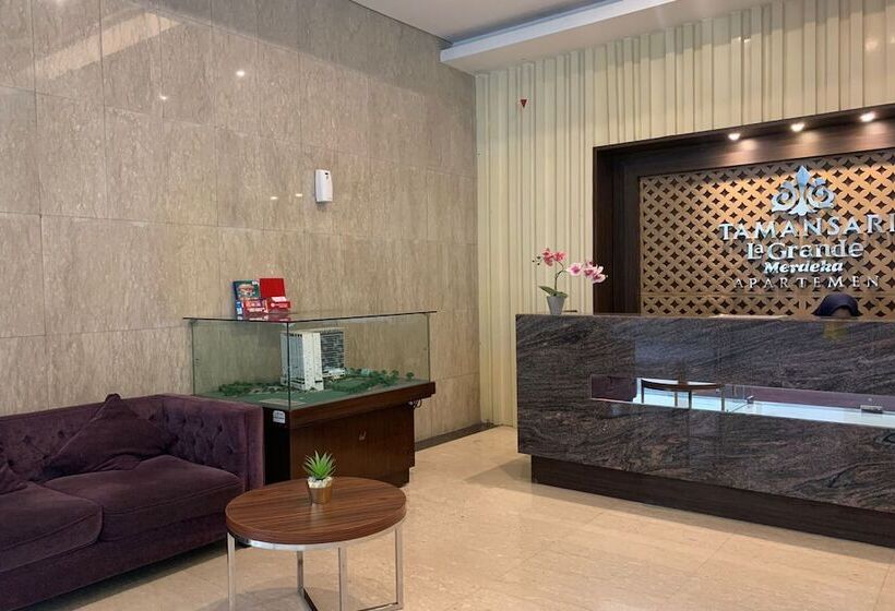 בית מלון כפרי Capital O 93636 La Grande Apartment By Ujm