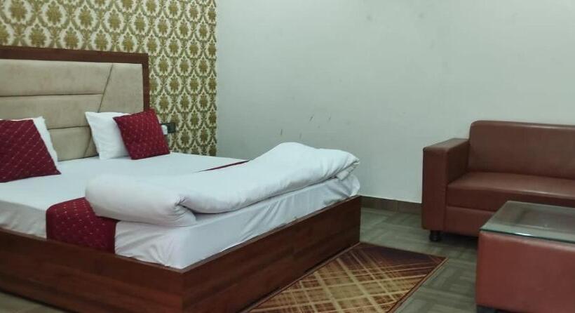 Hotel The Singhasan Nd Saffron