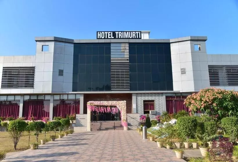 ホテル Trimurti