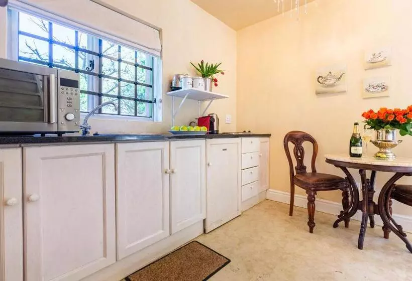 Majatalo Devon Castle Orchard Cottage