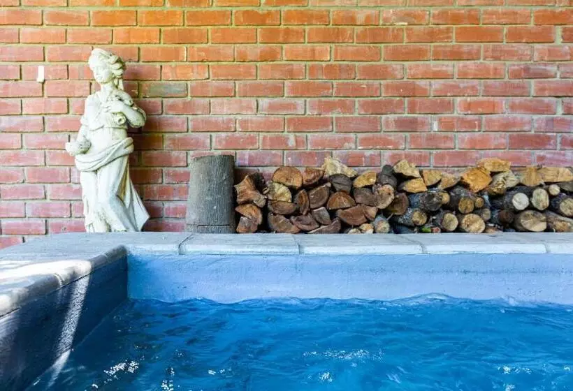 Majatalo Devon Castle Orchard Cottage