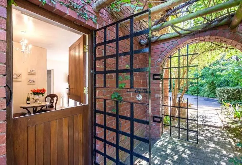 Majatalo Devon Castle Orchard Cottage