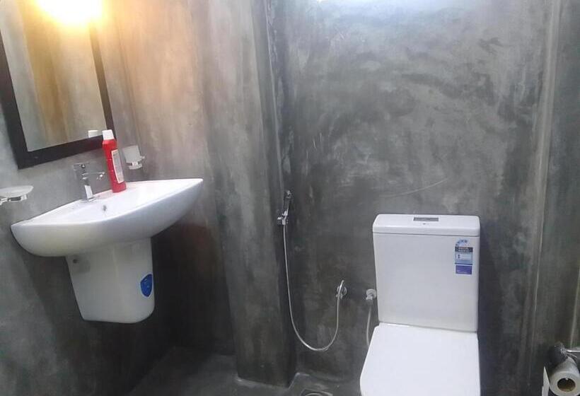 Пансион Ravindu S House