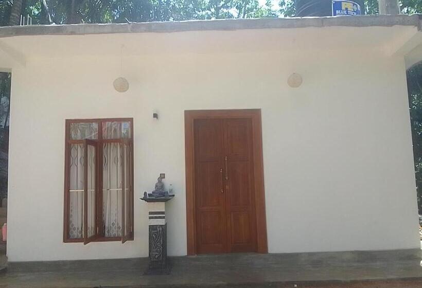 Пансион Ravindu S House