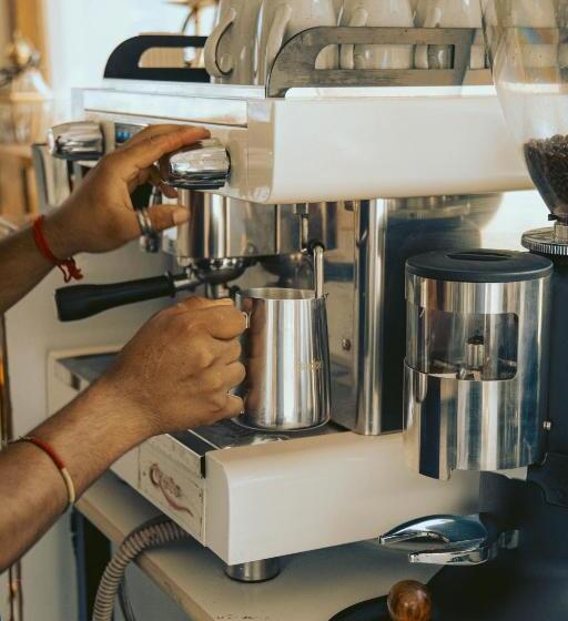 هتل Clover Inn By Offlimit Homes