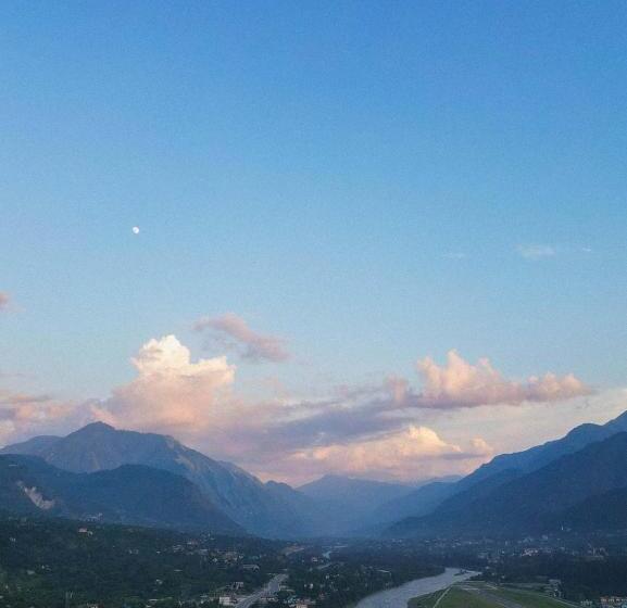 هتل Clover Inn By Offlimit Homes