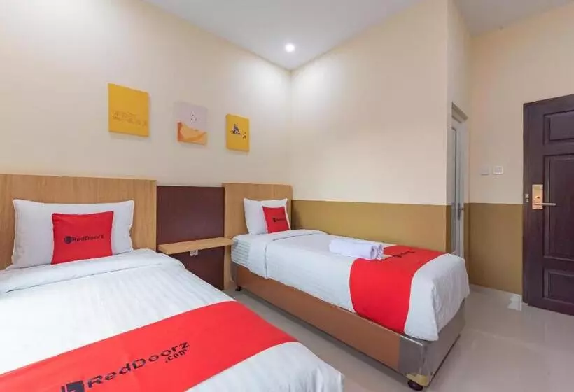 Hotelli Reddoorz Plus @ La Asiana Guest House