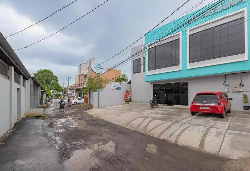 Hotelli Reddoorz Plus @ La Asiana Guest House