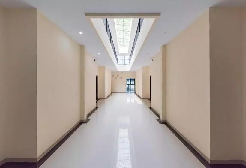 Hotelli Reddoorz Plus @ La Asiana Guest House