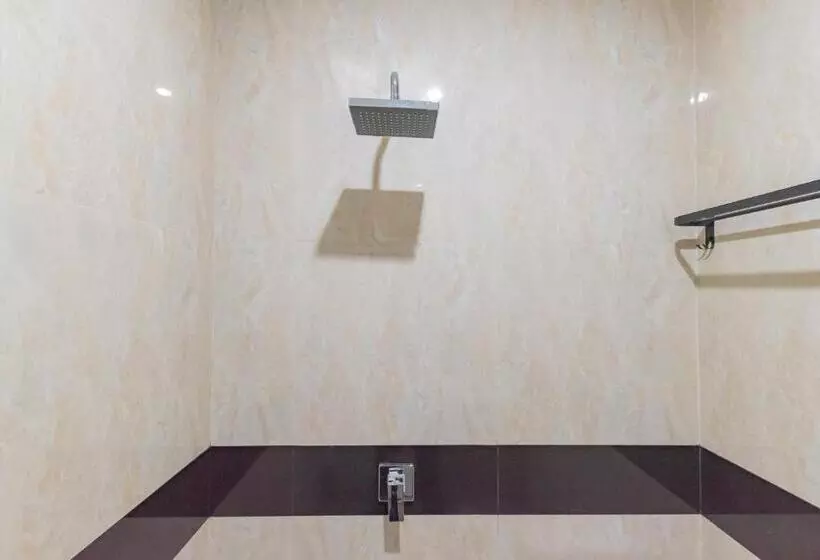 Hotelli Reddoorz Plus @ La Asiana Guest House