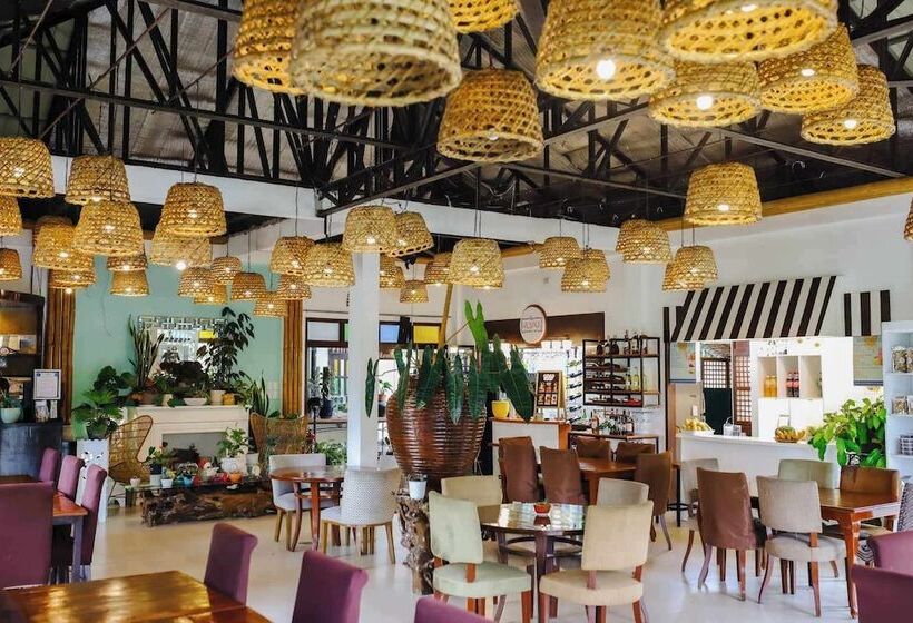 Hotel Samkara Restaurant And Garden Resort