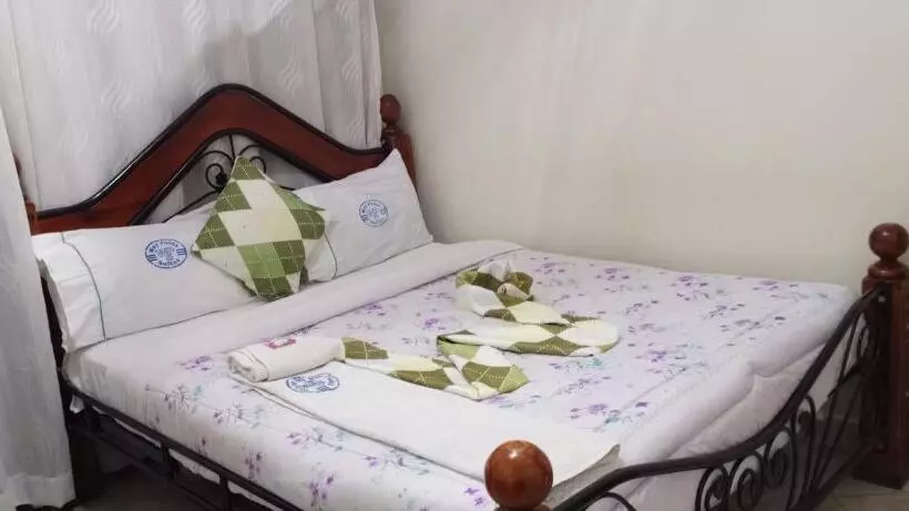 هتل Waypoint Suites