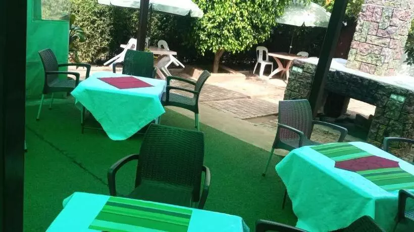 هتل Waypoint Suites