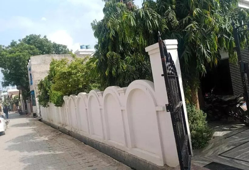 Majatalo Op Krishna Home Stay