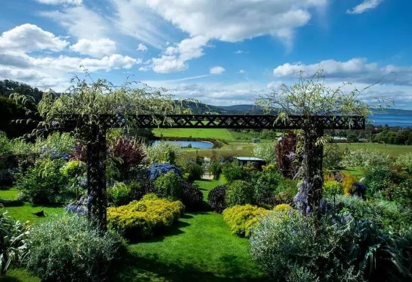 Majatalo The Hill House Panorama