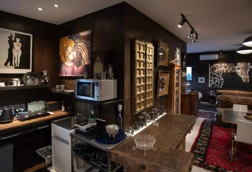 Majatalo The Hill House Panorama