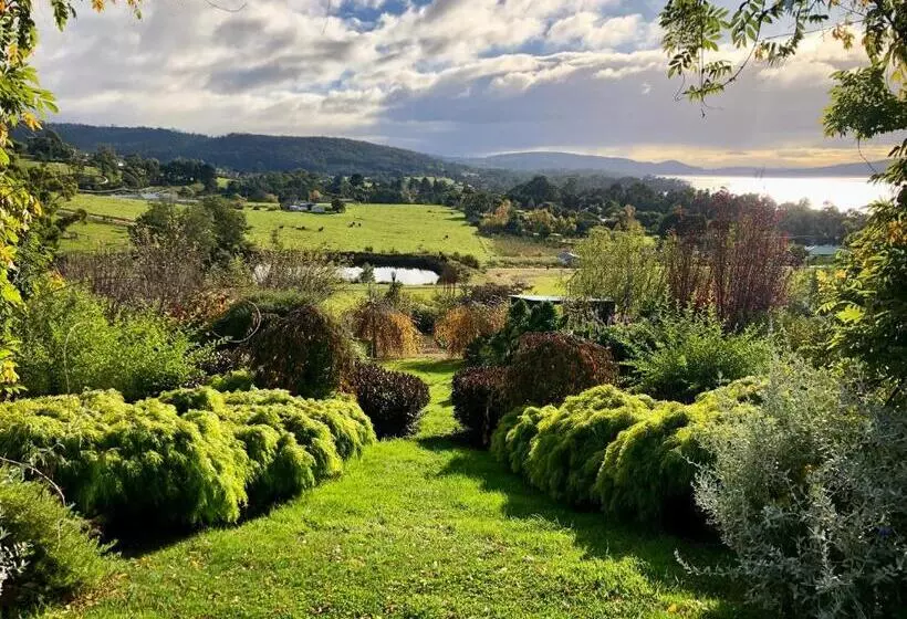 Majatalo The Hill House Panorama